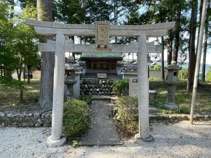 春日神社の{uncategorized: "未分類", other: "その他", undefined: "問題あり", building: "その他建物", grave: "お墓", sacred_gate: "鳥居", guardian: "狛犬", statue: "像", buddha: "仏像", history: "歴史", nature: "自然", garden: "庭園", animal: "動物", pagoda: "塔", temizu: "手水舎", mountain_gate: "山門・神門", sanctuary: "本殿・本堂", subordinate: "末社・摂社", art: "芸術", scenery: "景色", jizo: "地蔵", ema: "絵馬", goshuin: "御朱印", omikuji: "おみくじ", items: "授与品その他", amulet: "お守り", goshuincho: "御朱印帳", eats: "食事", festival: "お祭り", votive_dance: "神楽", shichigosan: "七五三参", wedding: "結婚式", experience: "体験その他", initially: "初詣", around: "周辺", anti_infection: "感染症対策"}