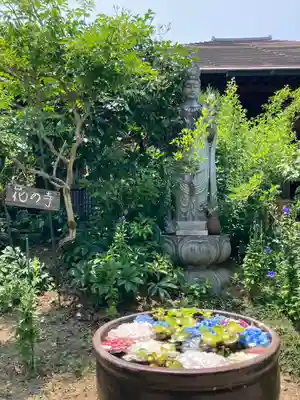 円照寺の手水舎