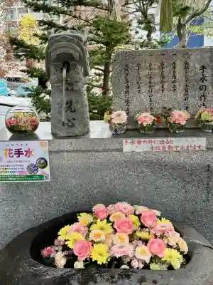 手稲神社の{uncategorized: "未分類", other: "その他", undefined: "問題あり", building: "その他建物", grave: "お墓", sacred_gate: "鳥居", guardian: "狛犬", statue: "像", buddha: "仏像", history: "歴史", nature: "自然", garden: "庭園", animal: "動物", pagoda: "塔", temizu: "手水舎", mountain_gate: "山門・神門", sanctuary: "本殿・本堂", subordinate: "末社・摂社", art: "芸術", scenery: "景色", jizo: "地蔵", ema: "絵馬", goshuin: "御朱印", omikuji: "おみくじ", items: "授与品その他", amulet: "お守り", goshuincho: "御朱印帳", eats: "食事", festival: "お祭り", votive_dance: "神楽", shichigosan: "七五三参", wedding: "結婚式", experience: "体験その他", initially: "初詣", around: "周辺", anti_infection: "感染症対策"}