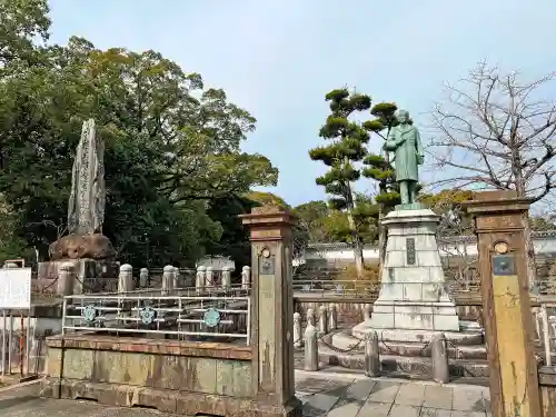 大村神社の像