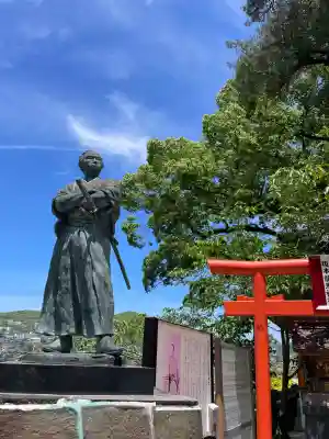 若宮稲荷神社の{uncategorized: "未分類", other: "その他", undefined: "問題あり", building: "その他建物", grave: "お墓", sacred_gate: "鳥居", guardian: "狛犬", statue: "像", buddha: "仏像", history: "歴史", nature: "自然", garden: "庭園", animal: "動物", pagoda: "塔", temizu: "手水舎", mountain_gate: "山門・神門", sanctuary: "本殿・本堂", subordinate: "末社・摂社", art: "芸術", scenery: "景色", jizo: "地蔵", ema: "絵馬", goshuin: "御朱印", omikuji: "おみくじ", items: "授与品その他", amulet: "お守り", goshuincho: "御朱印帳", eats: "食事", festival: "お祭り", votive_dance: "神楽", shichigosan: "七五三参", wedding: "結婚式", experience: "体験その他", initially: "初詣", around: "周辺", anti_infection: "感染症対策"}