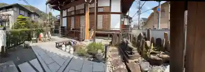 西光寺の{uncategorized: "未分類", other: "その他", undefined: "問題あり", building: "その他建物", grave: "お墓", sacred_gate: "鳥居", guardian: "狛犬", statue: "像", buddha: "仏像", history: "歴史", nature: "自然", garden: "庭園", animal: "動物", pagoda: "塔", temizu: "手水舎", mountain_gate: "山門・神門", sanctuary: "本殿・本堂", subordinate: "末社・摂社", art: "芸術", scenery: "景色", jizo: "地蔵", ema: "絵馬", goshuin: "御朱印", omikuji: "おみくじ", items: "授与品その他", amulet: "お守り", goshuincho: "御朱印帳", eats: "食事", festival: "お祭り", votive_dance: "神楽", shichigosan: "七五三参", wedding: "結婚式", experience: "体験その他", initially: "初詣", around: "周辺", anti_infection: "感染症対策"}