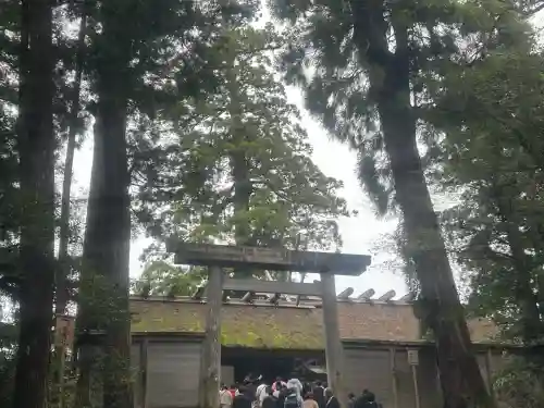 伊勢神宮内宮（皇大神宮）の{uncategorized: "未分類", other: "その他", undefined: "問題あり", building: "その他建物", grave: "お墓", sacred_gate: "鳥居", guardian: "狛犬", statue: "像", buddha: "仏像", history: "歴史", nature: "自然", garden: "庭園", animal: "動物", pagoda: "塔", temizu: "手水舎", mountain_gate: "山門・神門", sanctuary: "本殿・本堂", subordinate: "末社・摂社", art: "芸術", scenery: "景色", jizo: "地蔵", ema: "絵馬", goshuin: "御朱印", omikuji: "おみくじ", items: "授与品その他", amulet: "お守り", goshuincho: "御朱印帳", eats: "食事", festival: "お祭り", votive_dance: "神楽", shichigosan: "七五三参", wedding: "結婚式", experience: "体験その他", initially: "初詣", around: "周辺", anti_infection: "感染症対策"}