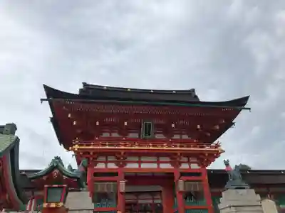 伏見稲荷大社の山門・神門