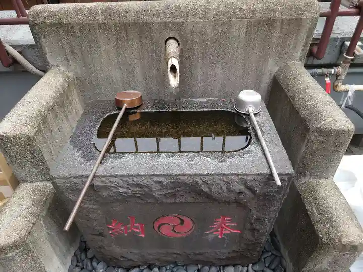 朝日稲荷神社の手水舎