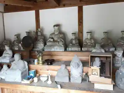 千燈寺の像