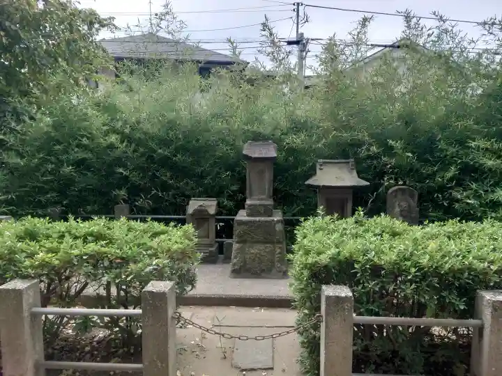柴又八幡神社の{uncategorized: "未分類", other: "その他", undefined: "問題あり", building: "その他建物", grave: "お墓", sacred_gate: "鳥居", guardian: "狛犬", statue: "像", buddha: "仏像", history: "歴史", nature: "自然", garden: "庭園", animal: "動物", pagoda: "塔", temizu: "手水舎", mountain_gate: "山門・神門", sanctuary: "本殿・本堂", subordinate: "末社・摂社", art: "芸術", scenery: "景色", jizo: "地蔵", ema: "絵馬", goshuin: "御朱印", omikuji: "おみくじ", items: "授与品その他", amulet: "お守り", goshuincho: "御朱印帳", eats: "食事", festival: "お祭り", votive_dance: "神楽", shichigosan: "七五三参", wedding: "結婚式", experience: "体験その他", initially: "初詣", around: "周辺", anti_infection: "感染症対策"}