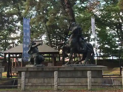 川中島古戦場八幡社の像