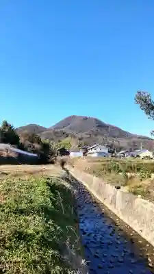 二上山傘堂の{uncategorized: "未分類", other: "その他", undefined: "問題あり", building: "その他建物", grave: "お墓", sacred_gate: "鳥居", guardian: "狛犬", statue: "像", buddha: "仏像", history: "歴史", nature: "自然", garden: "庭園", animal: "動物", pagoda: "塔", temizu: "手水舎", mountain_gate: "山門・神門", sanctuary: "本殿・本堂", subordinate: "末社・摂社", art: "芸術", scenery: "景色", jizo: "地蔵", ema: "絵馬", goshuin: "御朱印", omikuji: "おみくじ", items: "授与品その他", amulet: "お守り", goshuincho: "御朱印帳", eats: "食事", festival: "お祭り", votive_dance: "神楽", shichigosan: "七五三参", wedding: "結婚式", experience: "体験その他", initially: "初詣", around: "周辺", anti_infection: "感染症対策"}