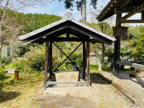 伊勢廻寺の{uncategorized: "未分類", other: "その他", undefined: "問題あり", building: "その他建物", grave: "お墓", sacred_gate: "鳥居", guardian: "狛犬", statue: "像", buddha: "仏像", history: "歴史", nature: "自然", garden: "庭園", animal: "動物", pagoda: "塔", temizu: "手水舎", mountain_gate: "山門・神門", sanctuary: "本殿・本堂", subordinate: "末社・摂社", art: "芸術", scenery: "景色", jizo: "地蔵", ema: "絵馬", goshuin: "御朱印", omikuji: "おみくじ", items: "授与品その他", amulet: "お守り", goshuincho: "御朱印帳", eats: "食事", festival: "お祭り", votive_dance: "神楽", shichigosan: "七五三参", wedding: "結婚式", experience: "体験その他", initially: "初詣", around: "周辺", anti_infection: "感染症対策"}