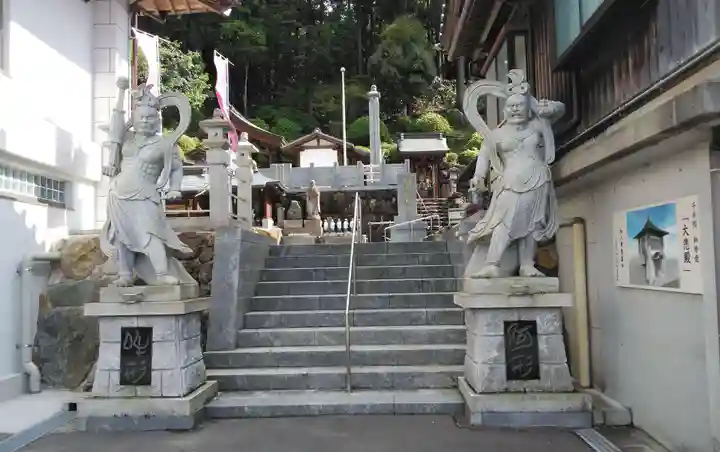 稲田姫千手院の像