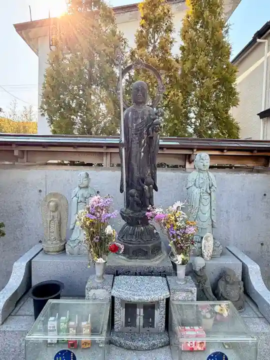 妙見寺の{uncategorized: "未分類", other: "その他", undefined: "問題あり", building: "その他建物", grave: "お墓", sacred_gate: "鳥居", guardian: "狛犬", statue: "像", buddha: "仏像", history: "歴史", nature: "自然", garden: "庭園", animal: "動物", pagoda: "塔", temizu: "手水舎", mountain_gate: "山門・神門", sanctuary: "本殿・本堂", subordinate: "末社・摂社", art: "芸術", scenery: "景色", jizo: "地蔵", ema: "絵馬", goshuin: "御朱印", omikuji: "おみくじ", items: "授与品その他", amulet: "お守り", goshuincho: "御朱印帳", eats: "食事", festival: "お祭り", votive_dance: "神楽", shichigosan: "七五三参", wedding: "結婚式", experience: "体験その他", initially: "初詣", around: "周辺", anti_infection: "感染症対策"}
