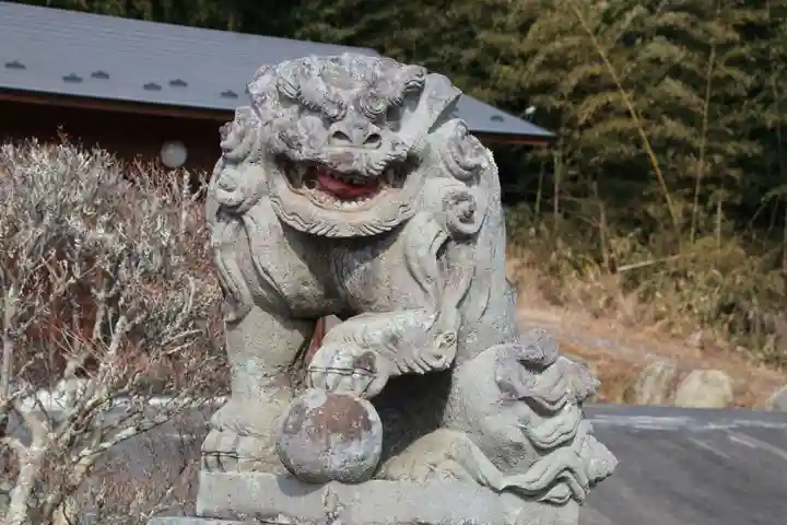 諏訪神社の狛犬