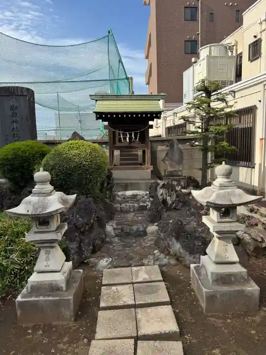御嶽神社の{uncategorized: "未分類", other: "その他", undefined: "問題あり", building: "その他建物", grave: "お墓", sacred_gate: "鳥居", guardian: "狛犬", statue: "像", buddha: "仏像", history: "歴史", nature: "自然", garden: "庭園", animal: "動物", pagoda: "塔", temizu: "手水舎", mountain_gate: "山門・神門", sanctuary: "本殿・本堂", subordinate: "末社・摂社", art: "芸術", scenery: "景色", jizo: "地蔵", ema: "絵馬", goshuin: "御朱印", omikuji: "おみくじ", items: "授与品その他", amulet: "お守り", goshuincho: "御朱印帳", eats: "食事", festival: "お祭り", votive_dance: "神楽", shichigosan: "七五三参", wedding: "結婚式", experience: "体験その他", initially: "初詣", around: "周辺", anti_infection: "感染症対策"}