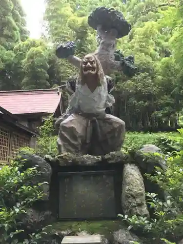 二嶽神社の像