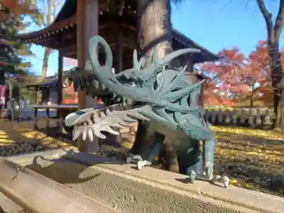 神明社の手水舎