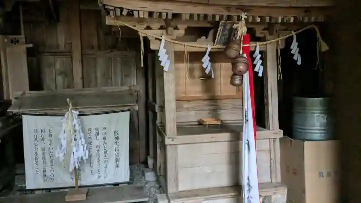 知内 日吉神社の{uncategorized: "未分類", other: "その他", undefined: "問題あり", building: "その他建物", grave: "お墓", sacred_gate: "鳥居", guardian: "狛犬", statue: "像", buddha: "仏像", history: "歴史", nature: "自然", garden: "庭園", animal: "動物", pagoda: "塔", temizu: "手水舎", mountain_gate: "山門・神門", sanctuary: "本殿・本堂", subordinate: "末社・摂社", art: "芸術", scenery: "景色", jizo: "地蔵", ema: "絵馬", goshuin: "御朱印", omikuji: "おみくじ", items: "授与品その他", amulet: "お守り", goshuincho: "御朱印帳", eats: "食事", festival: "お祭り", votive_dance: "神楽", shichigosan: "七五三参", wedding: "結婚式", experience: "体験その他", initially: "初詣", around: "周辺", anti_infection: "感染症対策"}