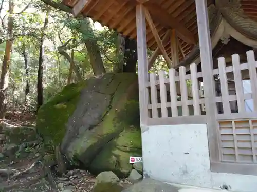 月水石神社の本殿