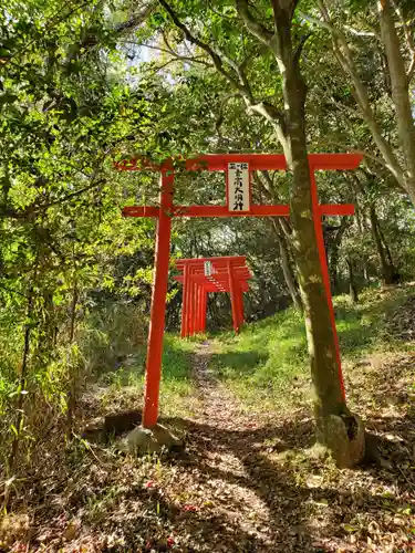 吉高稲荷大明神の鳥居