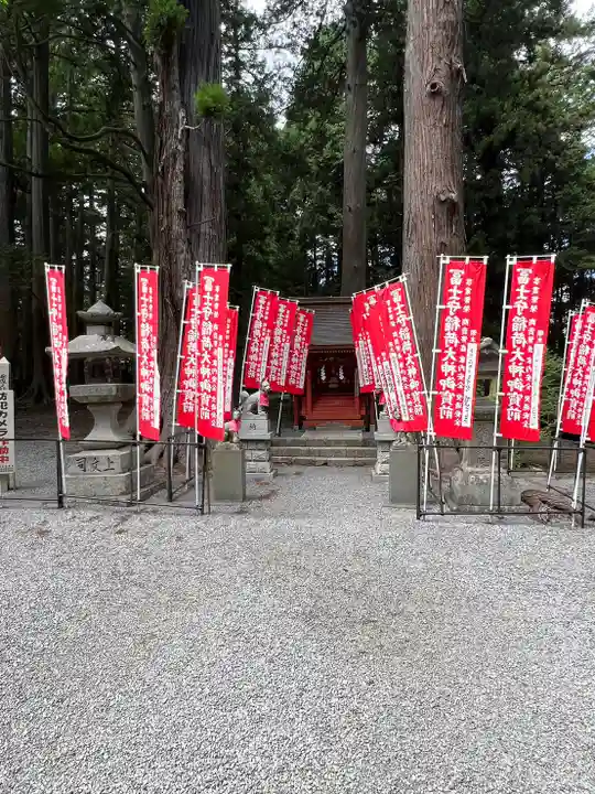 北口本宮冨士浅間神社の末社・摂社