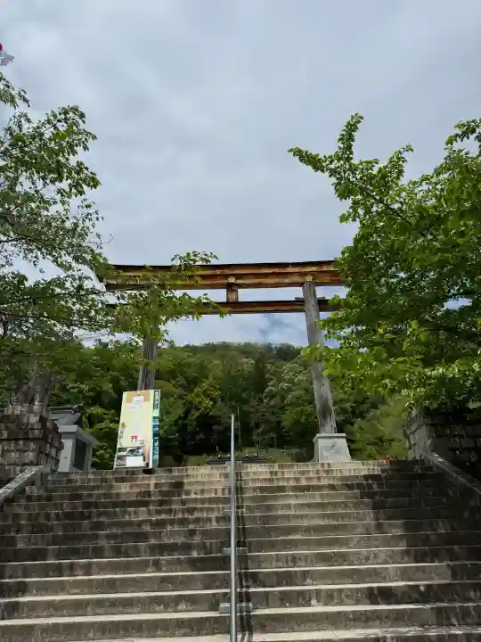福島縣護國神社の{uncategorized: "未分類", other: "その他", undefined: "問題あり", building: "その他建物", grave: "お墓", sacred_gate: "鳥居", guardian: "狛犬", statue: "像", buddha: "仏像", history: "歴史", nature: "自然", garden: "庭園", animal: "動物", pagoda: "塔", temizu: "手水舎", mountain_gate: "山門・神門", sanctuary: "本殿・本堂", subordinate: "末社・摂社", art: "芸術", scenery: "景色", jizo: "地蔵", ema: "絵馬", goshuin: "御朱印", omikuji: "おみくじ", items: "授与品その他", amulet: "お守り", goshuincho: "御朱印帳", eats: "食事", festival: "お祭り", votive_dance: "神楽", shichigosan: "七五三参", wedding: "結婚式", experience: "体験その他", initially: "初詣", around: "周辺", anti_infection: "感染症対策"}