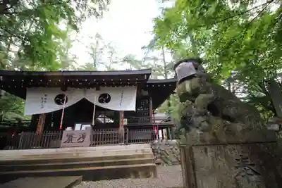 白根神社の本殿・本堂