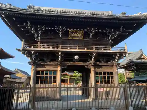 観音寺の山門・神門