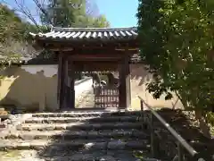 白毫寺の山門