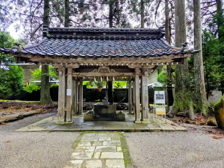 雄山神社中宮祈願殿(富山県)
