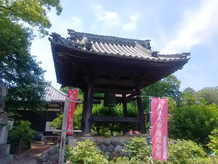 萬徳寺の{uncategorized: "未分類", other: "その他", undefined: "問題あり", building: "その他建物", grave: "お墓", sacred_gate: "鳥居", guardian: "狛犬", statue: "像", buddha: "仏像", history: "歴史", nature: "自然", garden: "庭園", animal: "動物", pagoda: "塔", temizu: "手水舎", mountain_gate: "山門・神門", sanctuary: "本殿・本堂", subordinate: "末社・摂社", art: "芸術", scenery: "景色", jizo: "地蔵", ema: "絵馬", goshuin: "御朱印", omikuji: "おみくじ", items: "授与品その他", amulet: "お守り", goshuincho: "御朱印帳", eats: "食事", festival: "お祭り", votive_dance: "神楽", shichigosan: "七五三参", wedding: "結婚式", experience: "体験その他", initially: "初詣", around: "周辺", anti_infection: "感染症対策"}