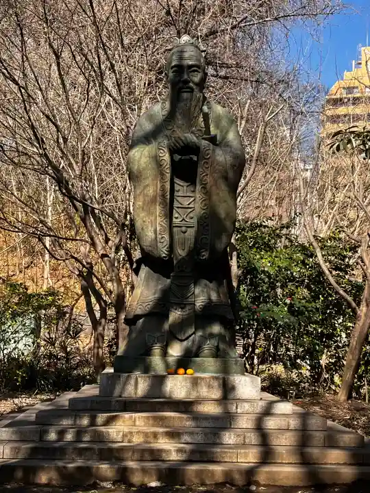 湯島聖堂の{uncategorized: "未分類", other: "その他", undefined: "問題あり", building: "その他建物", grave: "お墓", sacred_gate: "鳥居", guardian: "狛犬", statue: "像", buddha: "仏像", history: "歴史", nature: "自然", garden: "庭園", animal: "動物", pagoda: "塔", temizu: "手水舎", mountain_gate: "山門・神門", sanctuary: "本殿・本堂", subordinate: "末社・摂社", art: "芸術", scenery: "景色", jizo: "地蔵", ema: "絵馬", goshuin: "御朱印", omikuji: "おみくじ", items: "授与品その他", amulet: "お守り", goshuincho: "御朱印帳", eats: "食事", festival: "お祭り", votive_dance: "神楽", shichigosan: "七五三参", wedding: "結婚式", experience: "体験その他", initially: "初詣", around: "周辺", anti_infection: "感染症対策"}