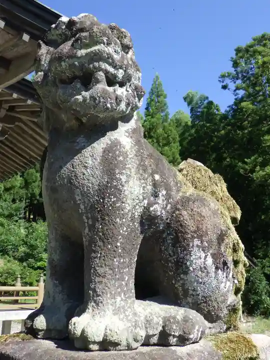 白鳥神社の狛犬