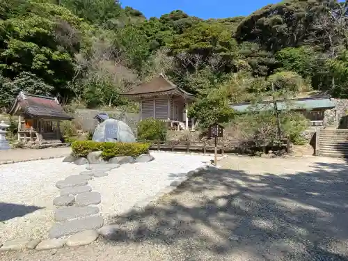 日御碕神社の{uncategorized: "未分類", other: "その他", undefined: "問題あり", building: "その他建物", grave: "お墓", sacred_gate: "鳥居", guardian: "狛犬", statue: "像", buddha: "仏像", history: "歴史", nature: "自然", garden: "庭園", animal: "動物", pagoda: "塔", temizu: "手水舎", mountain_gate: "山門・神門", sanctuary: "本殿・本堂", subordinate: "末社・摂社", art: "芸術", scenery: "景色", jizo: "地蔵", ema: "絵馬", goshuin: "御朱印", omikuji: "おみくじ", items: "授与品その他", amulet: "お守り", goshuincho: "御朱印帳", eats: "食事", festival: "お祭り", votive_dance: "神楽", shichigosan: "七五三参", wedding: "結婚式", experience: "体験その他", initially: "初詣", around: "周辺", anti_infection: "感染症対策"}