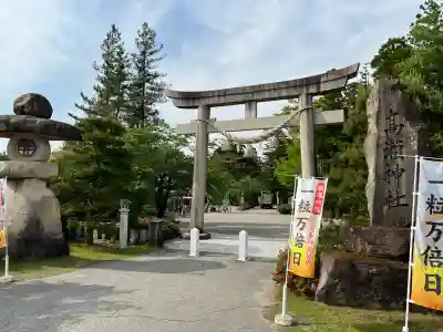 越中一宮 髙瀬神社の{uncategorized: "未分類", other: "その他", undefined: "問題あり", building: "その他建物", grave: "お墓", sacred_gate: "鳥居", guardian: "狛犬", statue: "像", buddha: "仏像", history: "歴史", nature: "自然", garden: "庭園", animal: "動物", pagoda: "塔", temizu: "手水舎", mountain_gate: "山門・神門", sanctuary: "本殿・本堂", subordinate: "末社・摂社", art: "芸術", scenery: "景色", jizo: "地蔵", ema: "絵馬", goshuin: "御朱印", omikuji: "おみくじ", items: "授与品その他", amulet: "お守り", goshuincho: "御朱印帳", eats: "食事", festival: "お祭り", votive_dance: "神楽", shichigosan: "七五三参", wedding: "結婚式", experience: "体験その他", initially: "初詣", around: "周辺", anti_infection: "感染症対策"}