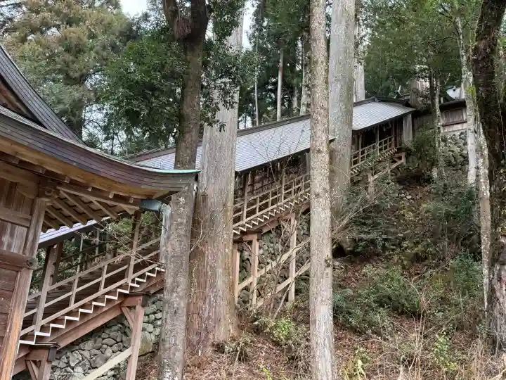 丹生川上神社(下社)の{uncategorized: "未分類", other: "その他", undefined: "問題あり", building: "その他建物", grave: "お墓", sacred_gate: "鳥居", guardian: "狛犬", statue: "像", buddha: "仏像", history: "歴史", nature: "自然", garden: "庭園", animal: "動物", pagoda: "塔", temizu: "手水舎", mountain_gate: "山門・神門", sanctuary: "本殿・本堂", subordinate: "末社・摂社", art: "芸術", scenery: "景色", jizo: "地蔵", ema: "絵馬", goshuin: "御朱印", omikuji: "おみくじ", items: "授与品その他", amulet: "お守り", goshuincho: "御朱印帳", eats: "食事", festival: "お祭り", votive_dance: "神楽", shichigosan: "七五三参", wedding: "結婚式", experience: "体験その他", initially: "初詣", around: "周辺", anti_infection: "感染症対策"}