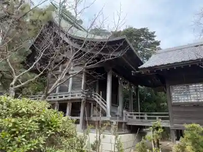 諏訪神社の{uncategorized: "未分類", other: "その他", undefined: "問題あり", building: "その他建物", grave: "お墓", sacred_gate: "鳥居", guardian: "狛犬", statue: "像", buddha: "仏像", history: "歴史", nature: "自然", garden: "庭園", animal: "動物", pagoda: "塔", temizu: "手水舎", mountain_gate: "山門・神門", sanctuary: "本殿・本堂", subordinate: "末社・摂社", art: "芸術", scenery: "景色", jizo: "地蔵", ema: "絵馬", goshuin: "御朱印", omikuji: "おみくじ", items: "授与品その他", amulet: "お守り", goshuincho: "御朱印帳", eats: "食事", festival: "お祭り", votive_dance: "神楽", shichigosan: "七五三参", wedding: "結婚式", experience: "体験その他", initially: "初詣", around: "周辺", anti_infection: "感染症対策"}
