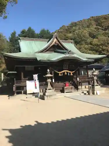 糸碕神社の本殿