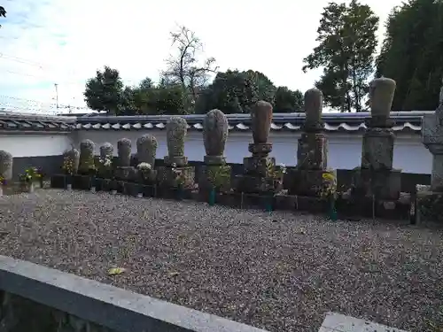 唯称寺の塔