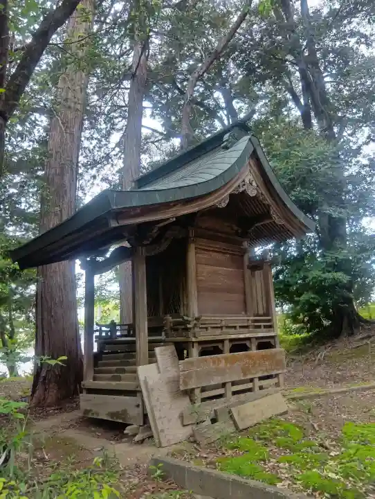 熊野神社の{uncategorized: "未分類", other: "その他", undefined: "問題あり", building: "その他建物", grave: "お墓", sacred_gate: "鳥居", guardian: "狛犬", statue: "像", buddha: "仏像", history: "歴史", nature: "自然", garden: "庭園", animal: "動物", pagoda: "塔", temizu: "手水舎", mountain_gate: "山門・神門", sanctuary: "本殿・本堂", subordinate: "末社・摂社", art: "芸術", scenery: "景色", jizo: "地蔵", ema: "絵馬", goshuin: "御朱印", omikuji: "おみくじ", items: "授与品その他", amulet: "お守り", goshuincho: "御朱印帳", eats: "食事", festival: "お祭り", votive_dance: "神楽", shichigosan: "七五三参", wedding: "結婚式", experience: "体験その他", initially: "初詣", around: "周辺", anti_infection: "感染症対策"}