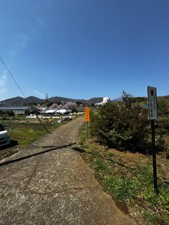 比々多神社の{uncategorized: "未分類", other: "その他", undefined: "問題あり", building: "その他建物", grave: "お墓", sacred_gate: "鳥居", guardian: "狛犬", statue: "像", buddha: "仏像", history: "歴史", nature: "自然", garden: "庭園", animal: "動物", pagoda: "塔", temizu: "手水舎", mountain_gate: "山門・神門", sanctuary: "本殿・本堂", subordinate: "末社・摂社", art: "芸術", scenery: "景色", jizo: "地蔵", ema: "絵馬", goshuin: "御朱印", omikuji: "おみくじ", items: "授与品その他", amulet: "お守り", goshuincho: "御朱印帳", eats: "食事", festival: "お祭り", votive_dance: "神楽", shichigosan: "七五三参", wedding: "結婚式", experience: "体験その他", initially: "初詣", around: "周辺", anti_infection: "感染症対策"}
