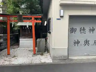 幸久稲荷神社(御穂鹿嶋神社境外社)の{uncategorized: "未分類", other: "その他", undefined: "問題あり", building: "その他建物", grave: "お墓", sacred_gate: "鳥居", guardian: "狛犬", statue: "像", buddha: "仏像", history: "歴史", nature: "自然", garden: "庭園", animal: "動物", pagoda: "塔", temizu: "手水舎", mountain_gate: "山門・神門", sanctuary: "本殿・本堂", subordinate: "末社・摂社", art: "芸術", scenery: "景色", jizo: "地蔵", ema: "絵馬", goshuin: "御朱印", omikuji: "おみくじ", items: "授与品その他", amulet: "お守り", goshuincho: "御朱印帳", eats: "食事", festival: "お祭り", votive_dance: "神楽", shichigosan: "七五三参", wedding: "結婚式", experience: "体験その他", initially: "初詣", around: "周辺", anti_infection: "感染症対策"}