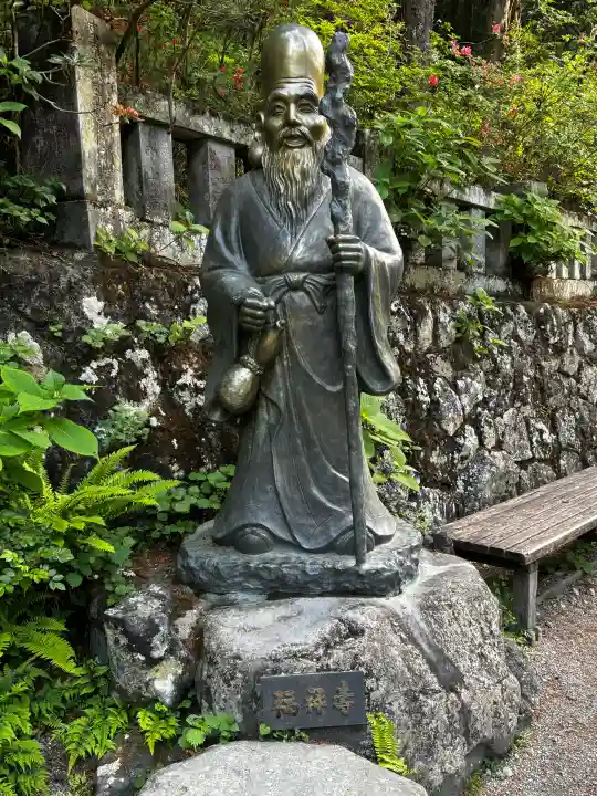 榛名神社の{uncategorized: "未分類", other: "その他", undefined: "問題あり", building: "その他建物", grave: "お墓", sacred_gate: "鳥居", guardian: "狛犬", statue: "像", buddha: "仏像", history: "歴史", nature: "自然", garden: "庭園", animal: "動物", pagoda: "塔", temizu: "手水舎", mountain_gate: "山門・神門", sanctuary: "本殿・本堂", subordinate: "末社・摂社", art: "芸術", scenery: "景色", jizo: "地蔵", ema: "絵馬", goshuin: "御朱印", omikuji: "おみくじ", items: "授与品その他", amulet: "お守り", goshuincho: "御朱印帳", eats: "食事", festival: "お祭り", votive_dance: "神楽", shichigosan: "七五三参", wedding: "結婚式", experience: "体験その他", initially: "初詣", around: "周辺", anti_infection: "感染症対策"}