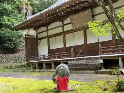 石山寺大黒天堂の{uncategorized: "未分類", other: "その他", undefined: "問題あり", building: "その他建物", grave: "お墓", sacred_gate: "鳥居", guardian: "狛犬", statue: "像", buddha: "仏像", history: "歴史", nature: "自然", garden: "庭園", animal: "動物", pagoda: "塔", temizu: "手水舎", mountain_gate: "山門・神門", sanctuary: "本殿・本堂", subordinate: "末社・摂社", art: "芸術", scenery: "景色", jizo: "地蔵", ema: "絵馬", goshuin: "御朱印", omikuji: "おみくじ", items: "授与品その他", amulet: "お守り", goshuincho: "御朱印帳", eats: "食事", festival: "お祭り", votive_dance: "神楽", shichigosan: "七五三参", wedding: "結婚式", experience: "体験その他", initially: "初詣", around: "周辺", anti_infection: "感染症対策"}