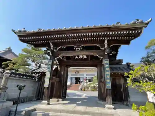 常保寺の山門