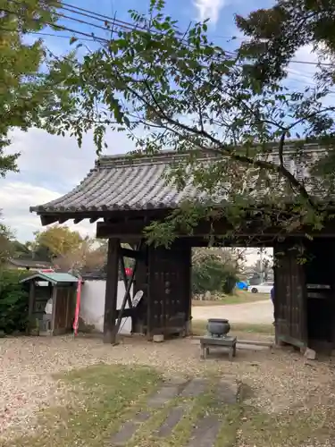 法華寺の山門