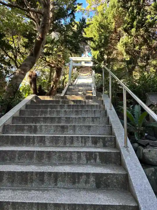 大瀬神社の{uncategorized: "未分類", other: "その他", undefined: "問題あり", building: "その他建物", grave: "お墓", sacred_gate: "鳥居", guardian: "狛犬", statue: "像", buddha: "仏像", history: "歴史", nature: "自然", garden: "庭園", animal: "動物", pagoda: "塔", temizu: "手水舎", mountain_gate: "山門・神門", sanctuary: "本殿・本堂", subordinate: "末社・摂社", art: "芸術", scenery: "景色", jizo: "地蔵", ema: "絵馬", goshuin: "御朱印", omikuji: "おみくじ", items: "授与品その他", amulet: "お守り", goshuincho: "御朱印帳", eats: "食事", festival: "お祭り", votive_dance: "神楽", shichigosan: "七五三参", wedding: "結婚式", experience: "体験その他", initially: "初詣", around: "周辺", anti_infection: "感染症対策"}