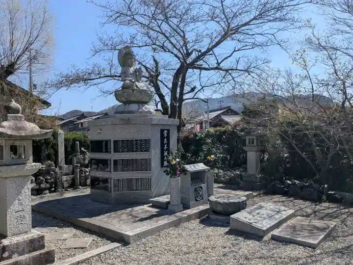 西福寺の{uncategorized: "未分類", other: "その他", undefined: "問題あり", building: "その他建物", grave: "お墓", sacred_gate: "鳥居", guardian: "狛犬", statue: "像", buddha: "仏像", history: "歴史", nature: "自然", garden: "庭園", animal: "動物", pagoda: "塔", temizu: "手水舎", mountain_gate: "山門・神門", sanctuary: "本殿・本堂", subordinate: "末社・摂社", art: "芸術", scenery: "景色", jizo: "地蔵", ema: "絵馬", goshuin: "御朱印", omikuji: "おみくじ", items: "授与品その他", amulet: "お守り", goshuincho: "御朱印帳", eats: "食事", festival: "お祭り", votive_dance: "神楽", shichigosan: "七五三参", wedding: "結婚式", experience: "体験その他", initially: "初詣", around: "周辺", anti_infection: "感染症対策"}