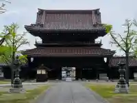 井波別院瑞泉寺の{uncategorized: "未分類", other: "その他", undefined: "問題あり", building: "その他建物", grave: "お墓", sacred_gate: "鳥居", guardian: "狛犬", statue: "像", buddha: "仏像", history: "歴史", nature: "自然", garden: "庭園", animal: "動物", pagoda: "塔", temizu: "手水舎", mountain_gate: "山門・神門", sanctuary: "本殿・本堂", subordinate: "末社・摂社", art: "芸術", scenery: "景色", jizo: "地蔵", ema: "絵馬", goshuin: "御朱印", omikuji: "おみくじ", items: "授与品その他", amulet: "お守り", goshuincho: "御朱印帳", eats: "食事", festival: "お祭り", votive_dance: "神楽", shichigosan: "七五三参", wedding: "結婚式", experience: "体験その他", initially: "初詣", around: "周辺", anti_infection: "感染症対策"}