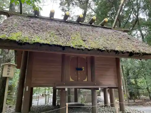 伊勢神宮内宮（皇大神宮）の{uncategorized: "未分類", other: "その他", undefined: "問題あり", building: "その他建物", grave: "お墓", sacred_gate: "鳥居", guardian: "狛犬", statue: "像", buddha: "仏像", history: "歴史", nature: "自然", garden: "庭園", animal: "動物", pagoda: "塔", temizu: "手水舎", mountain_gate: "山門・神門", sanctuary: "本殿・本堂", subordinate: "末社・摂社", art: "芸術", scenery: "景色", jizo: "地蔵", ema: "絵馬", goshuin: "御朱印", omikuji: "おみくじ", items: "授与品その他", amulet: "お守り", goshuincho: "御朱印帳", eats: "食事", festival: "お祭り", votive_dance: "神楽", shichigosan: "七五三参", wedding: "結婚式", experience: "体験その他", initially: "初詣", around: "周辺", anti_infection: "感染症対策"}