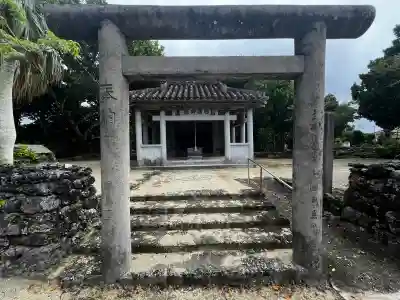 西塘御嶽の{uncategorized: "未分類", other: "その他", undefined: "問題あり", building: "その他建物", grave: "お墓", sacred_gate: "鳥居", guardian: "狛犬", statue: "像", buddha: "仏像", history: "歴史", nature: "自然", garden: "庭園", animal: "動物", pagoda: "塔", temizu: "手水舎", mountain_gate: "山門・神門", sanctuary: "本殿・本堂", subordinate: "末社・摂社", art: "芸術", scenery: "景色", jizo: "地蔵", ema: "絵馬", goshuin: "御朱印", omikuji: "おみくじ", items: "授与品その他", amulet: "お守り", goshuincho: "御朱印帳", eats: "食事", festival: "お祭り", votive_dance: "神楽", shichigosan: "七五三参", wedding: "結婚式", experience: "体験その他", initially: "初詣", around: "周辺", anti_infection: "感染症対策"}
